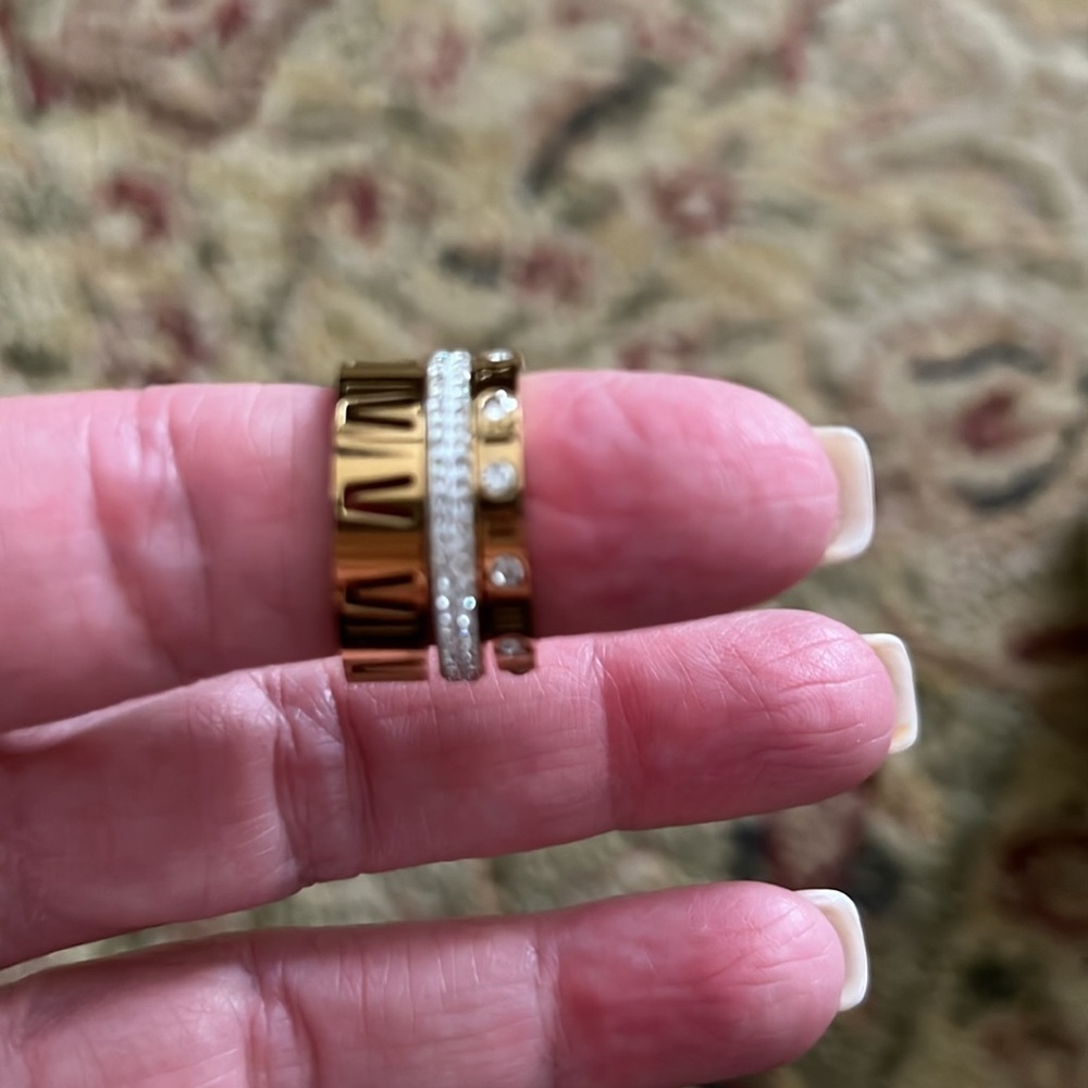 Ring with gold toned Roman numerals & rhinestones